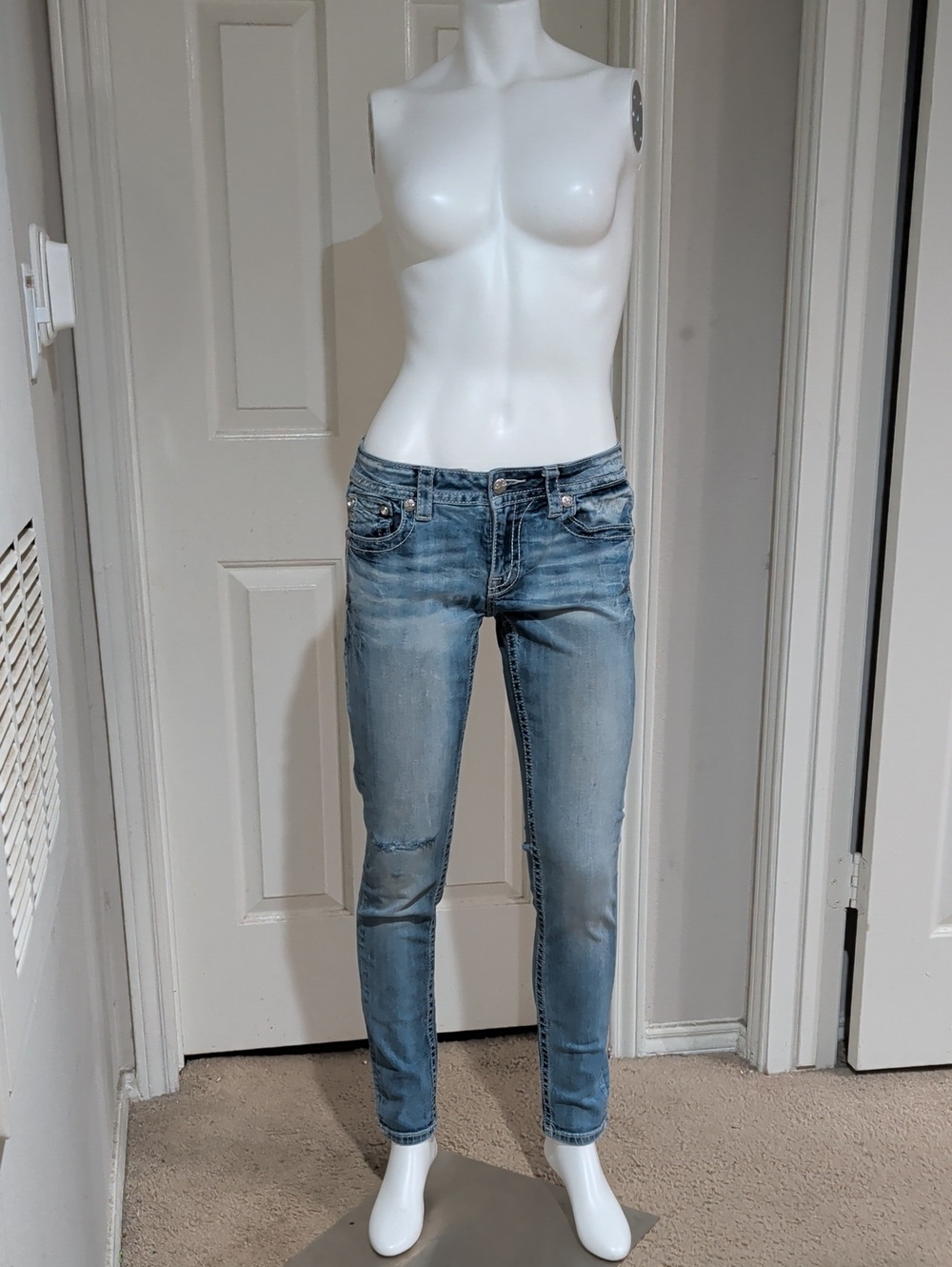 Miss Me Light Wash Stretch Distressed Skinny Jeans Low-Rise Women's 29